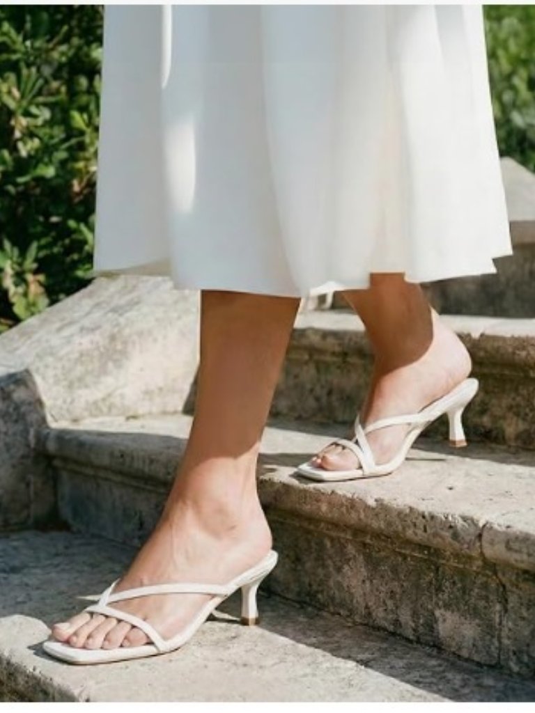 Athlefit Women 8 Strappy Kitten Heels Sandal Square Open Toe Thong White Nwob
